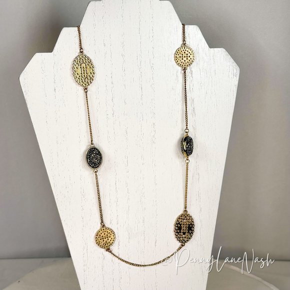 Vintage Jewelry - Vintage Sparkle Gem Spaced w Gold Etched Plate Station Necklace